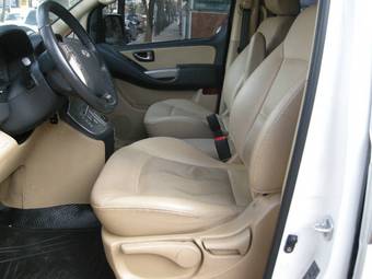 2010 Hyundai Grand Starex Photos