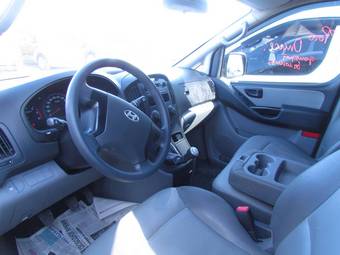 2010 Hyundai Grand Starex Photos