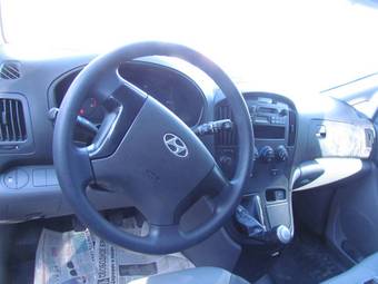 2010 Hyundai Grand Starex Wallpapers