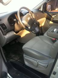 2010 Hyundai Grand Starex Pictures