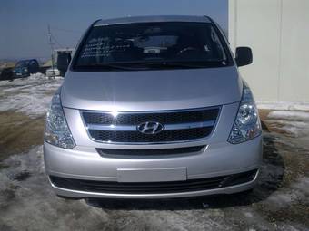 2010 Hyundai Grand Starex Photos