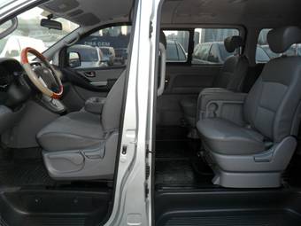 2010 Hyundai Grand Starex Pictures