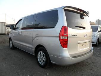 2010 Hyundai Grand Starex Photos