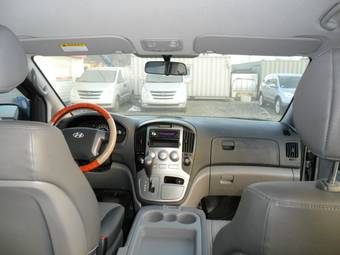 2010 Hyundai Grand Starex Pictures