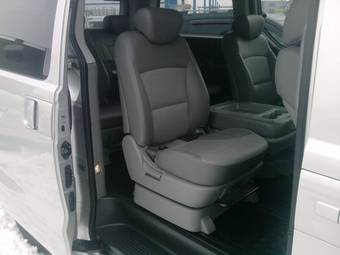 2010 Hyundai Grand Starex Photos