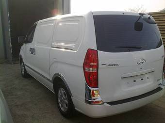2010 Hyundai Grand Starex Pictures