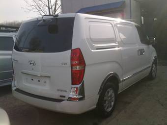 2010 Hyundai Grand Starex Photos
