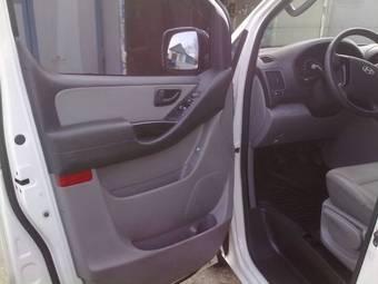2010 Hyundai Grand Starex Images