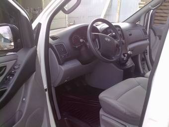 2010 Hyundai Grand Starex Pictures