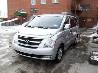 2010 Hyundai Grand Starex Pictures