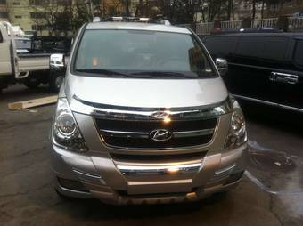 2010 Hyundai Grand Starex Photos
