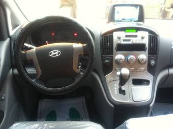 2010 Hyundai Grand Starex Images