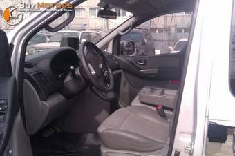 2010 Hyundai Grand Starex Images