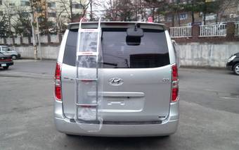 2010 Hyundai Grand Starex Pictures