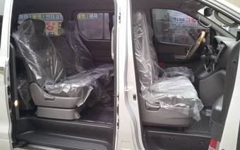 2010 Hyundai Grand Starex Photos
