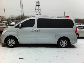 2010 Hyundai Grand Starex Pictures
