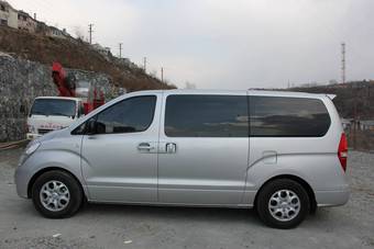2010 Hyundai Grand Starex Pictures