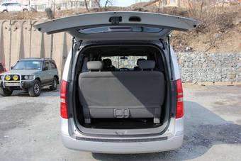 2010 Hyundai Grand Starex Images