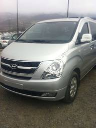 2010 Hyundai Grand Starex Pictures