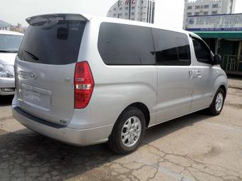 2010 Hyundai Grand Starex Photos
