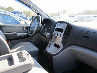 2010 Hyundai Grand Starex Photos