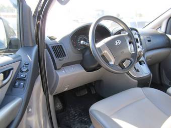 2010 Hyundai Grand Starex Pictures