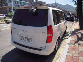 2010 Hyundai Grand Starex Pictures