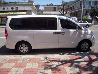 2010 Hyundai Grand Starex Photos