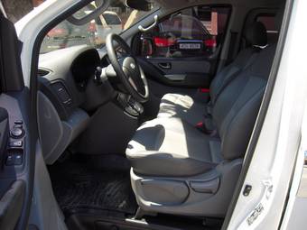 2010 Hyundai Grand Starex Images