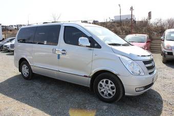2010 Hyundai Grand Starex Photos