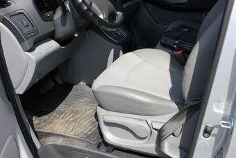 2010 Hyundai Grand Starex Pictures