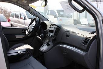 2010 Hyundai Grand Starex Pics
