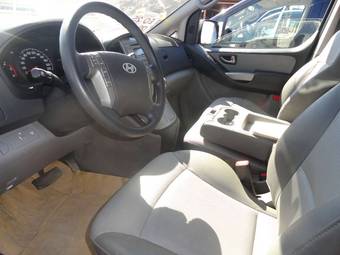 2010 Hyundai Grand Starex Photos
