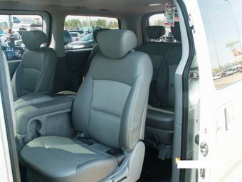 2010 Hyundai Grand Starex Photos