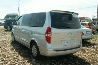 2010 Hyundai Grand Starex Images