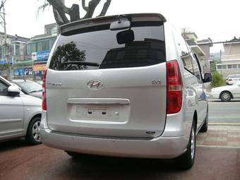2010 Hyundai Grand Starex Photos