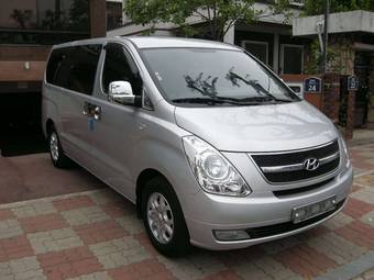 2010 Hyundai Grand Starex Images