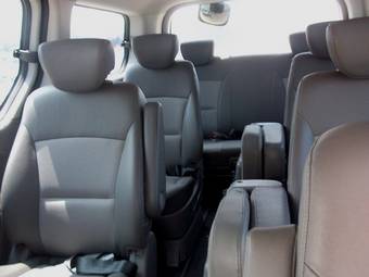2010 Hyundai Grand Starex Pics