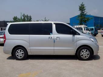 2010 Hyundai Grand Starex Photos