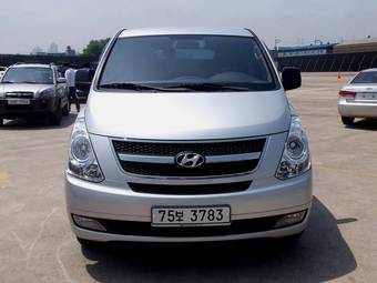 2010 Hyundai Grand Starex Pictures