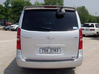 2010 Hyundai Grand Starex Images