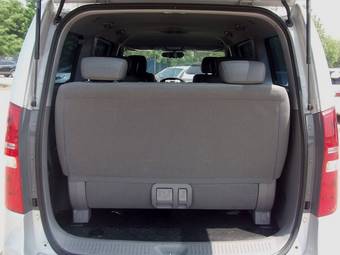 2010 Hyundai Grand Starex Pictures
