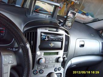 2010 Hyundai Grand Starex Images