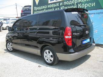 2010 Hyundai Grand Starex Pictures
