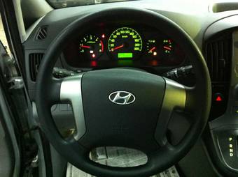 2010 Hyundai Grand Starex Pics