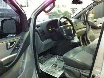 2010 Hyundai Grand Starex Pictures
