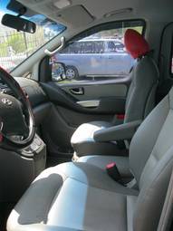 2010 Hyundai Grand Starex Images