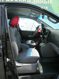 2010 Hyundai Grand Starex Pics