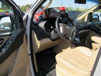 2010 Hyundai Grand Starex Pictures