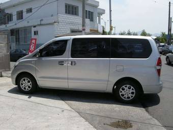 2010 Hyundai Grand Starex Pictures